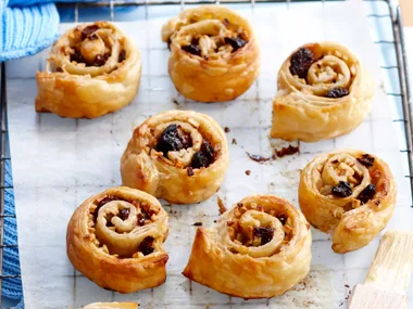 Apple cinnamon scrolls