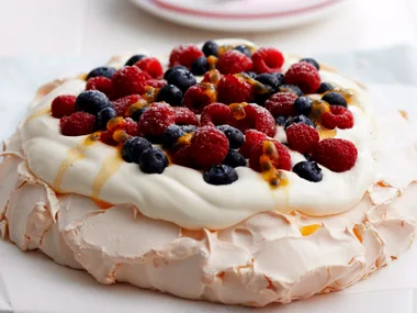 Classic pavlova