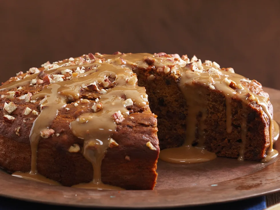 Low-fat sticky date cake