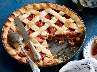 Apple and rhubarb pie