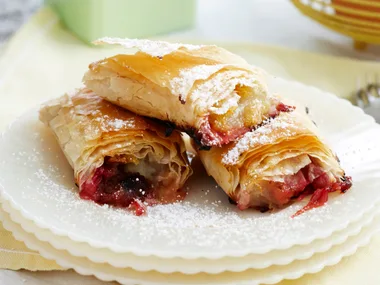 Apple and rhubarb strudel rolls