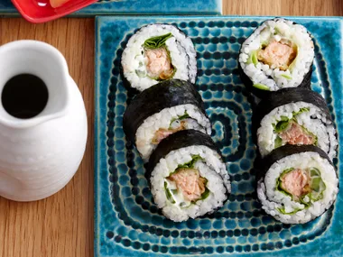 Salmon tempura sushi rolls
