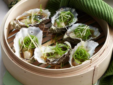 Steamed oysters