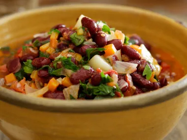 Turkish kidney bean salad (barbunya pilakli)