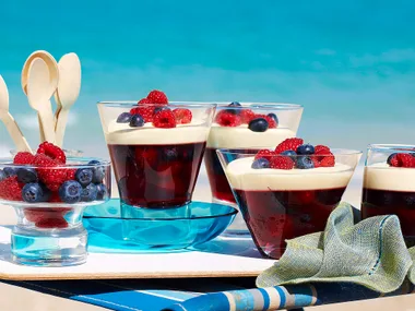 Berry jellies with liqueur and mascarpone