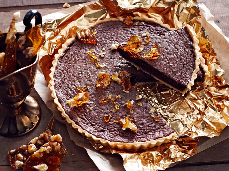 Chocolate tart with walnut praline