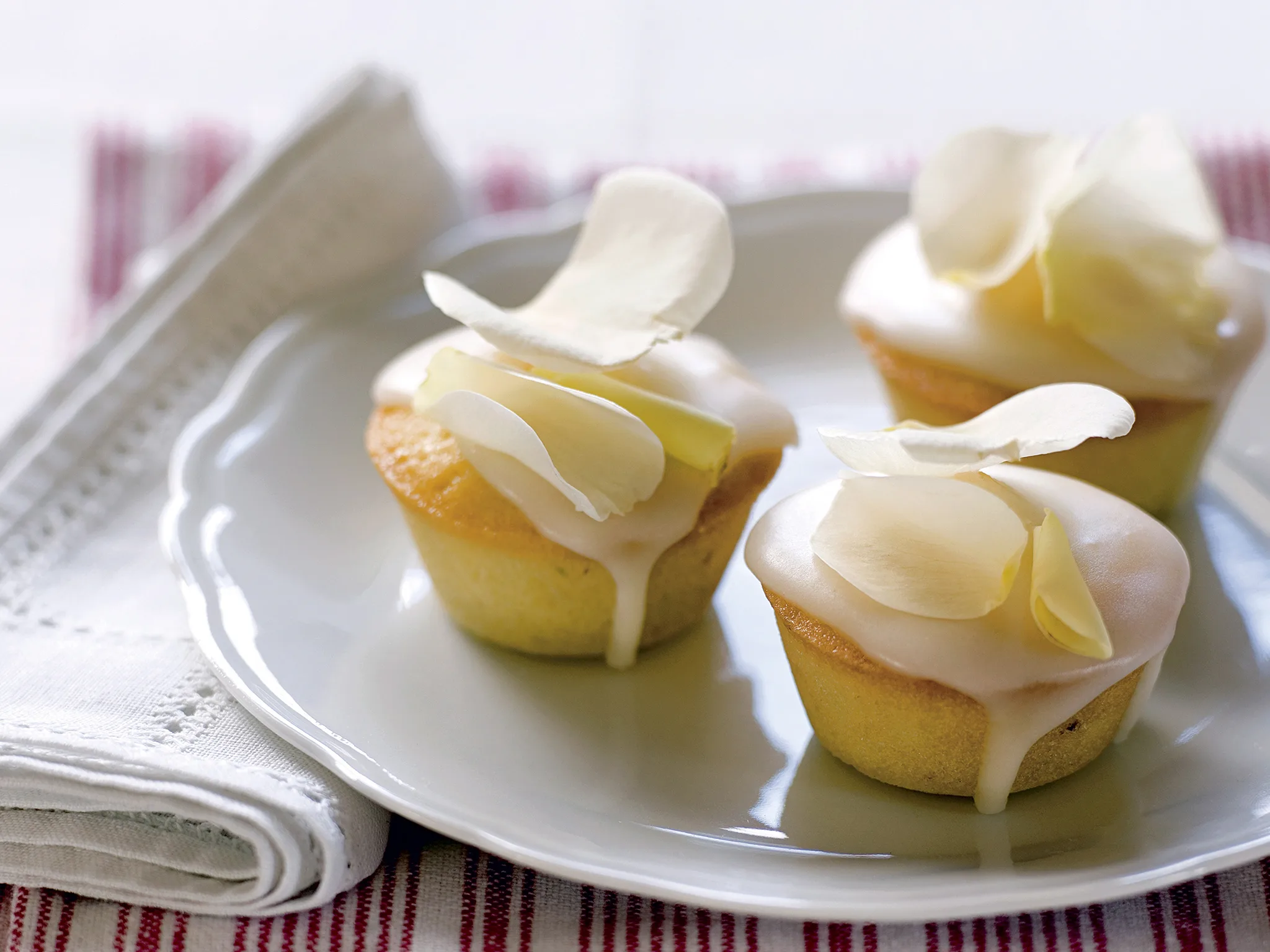 LITTLE MOIST ALMOND CAKES