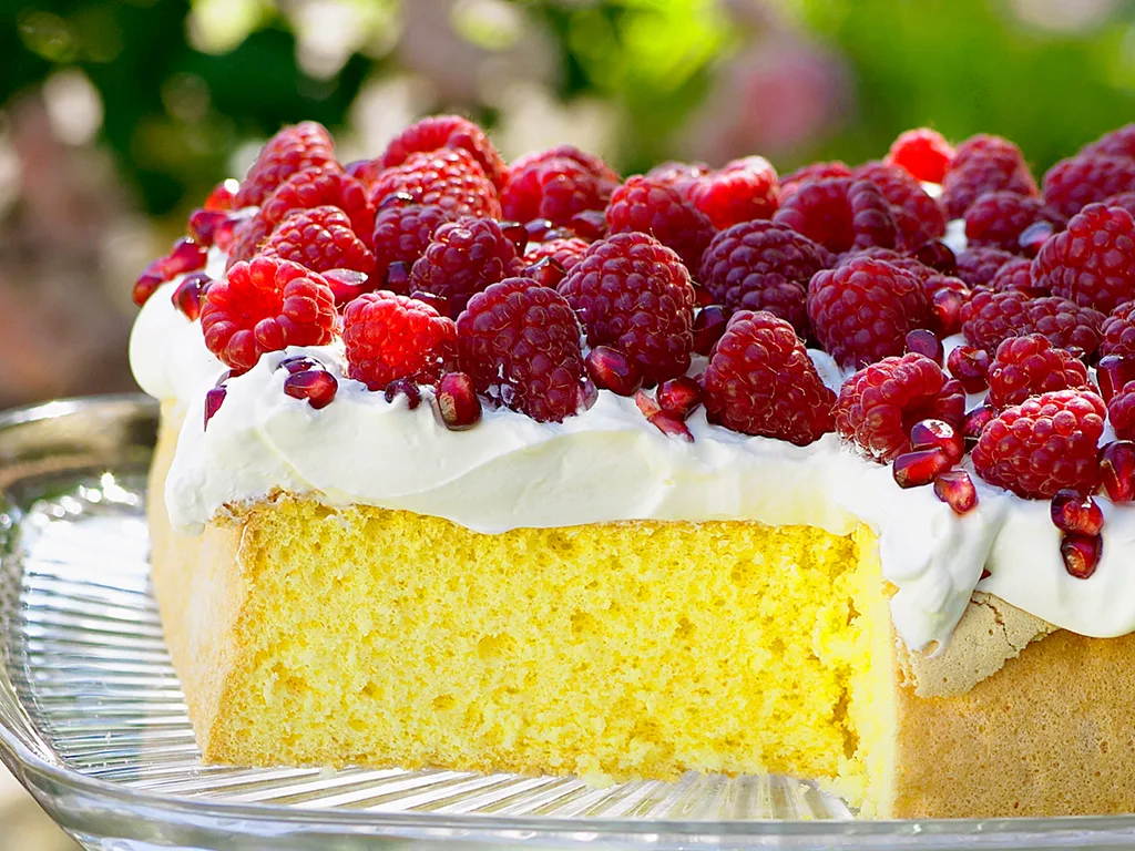 Raspberries and Cream Sponge Cake