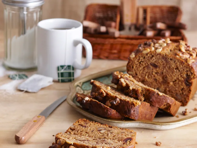 Date and walnut loaf