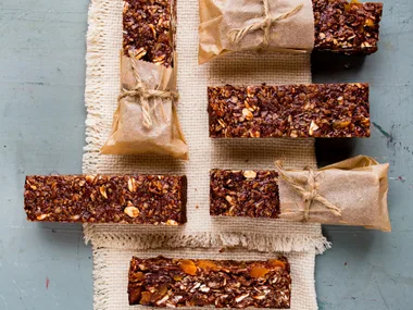 20 homemade muesli bars and snack bars