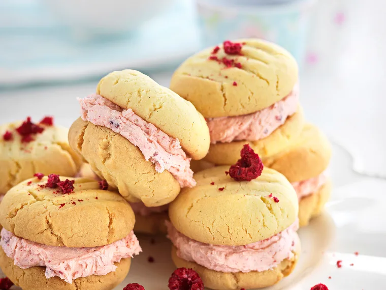 Vanilla yo-yos with raspberry butter cream