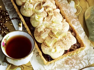FRUIT MINCE TART with White ChocolateCream