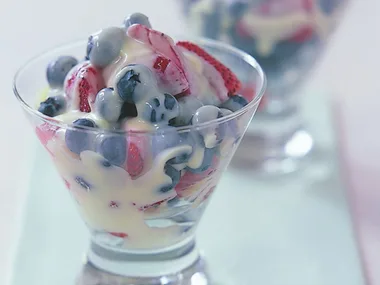 Berries with warm white chocolate sauce