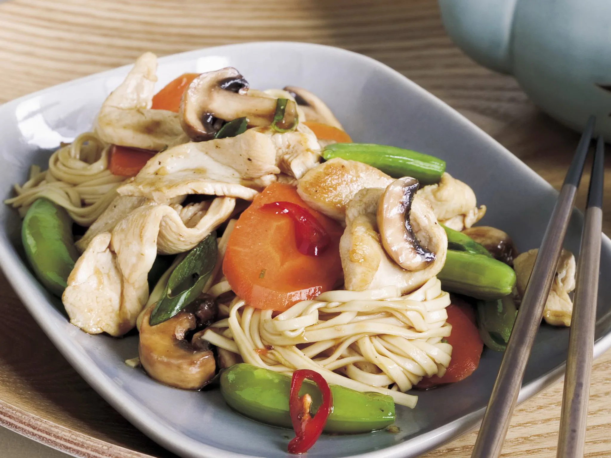 Spicy noodle, vegetable and chicken stir-fry