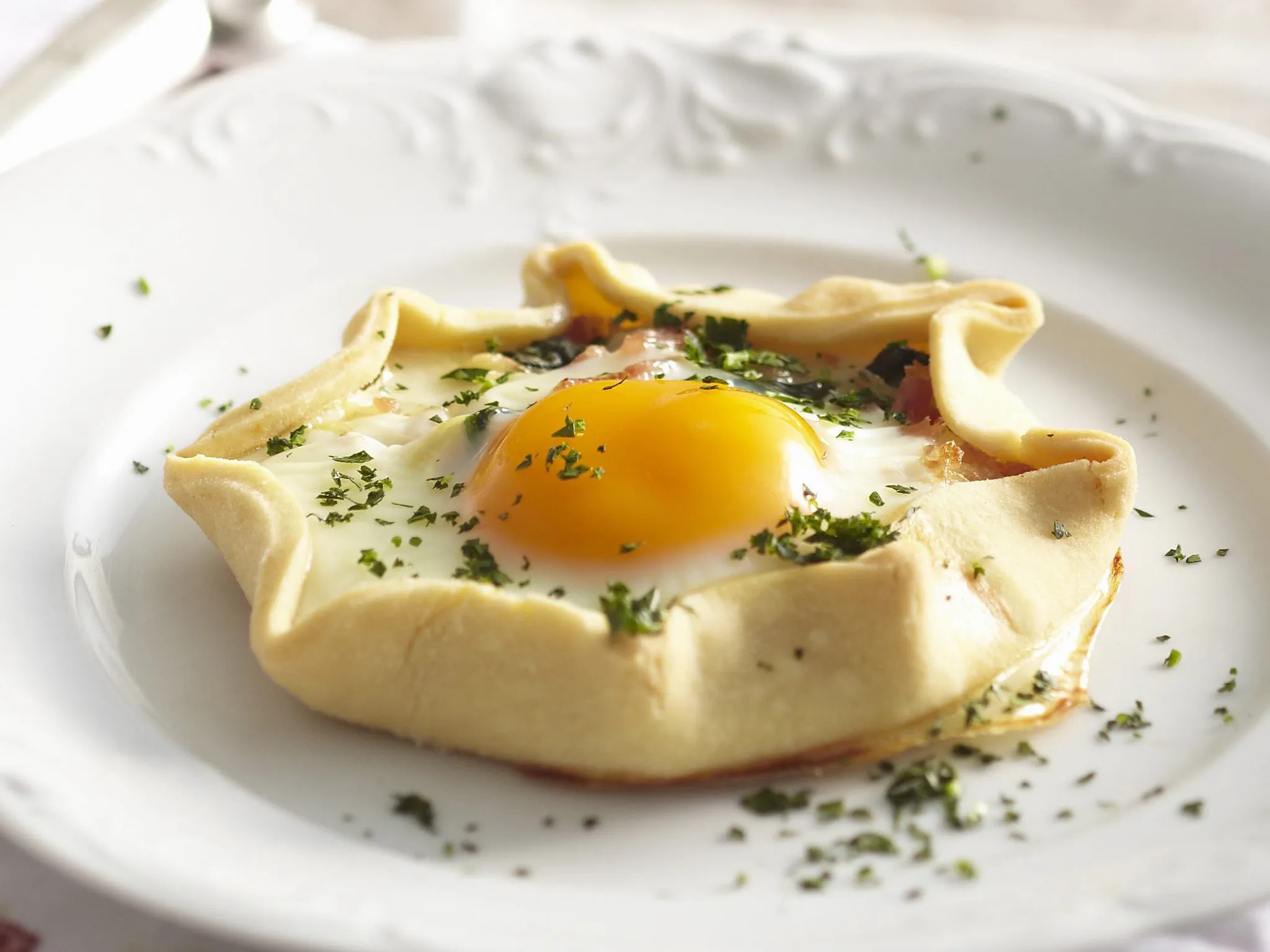 Freeform egg and bacon tarts-image
