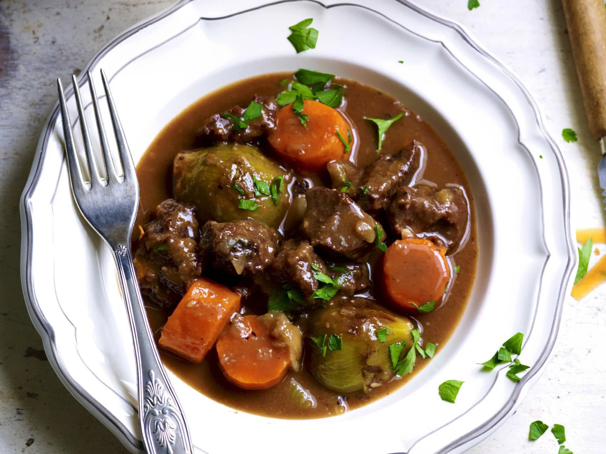 Pressure-cooked beef cheeks with red wine and carrots