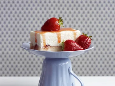 low-fat strawberries and cream cheesecake