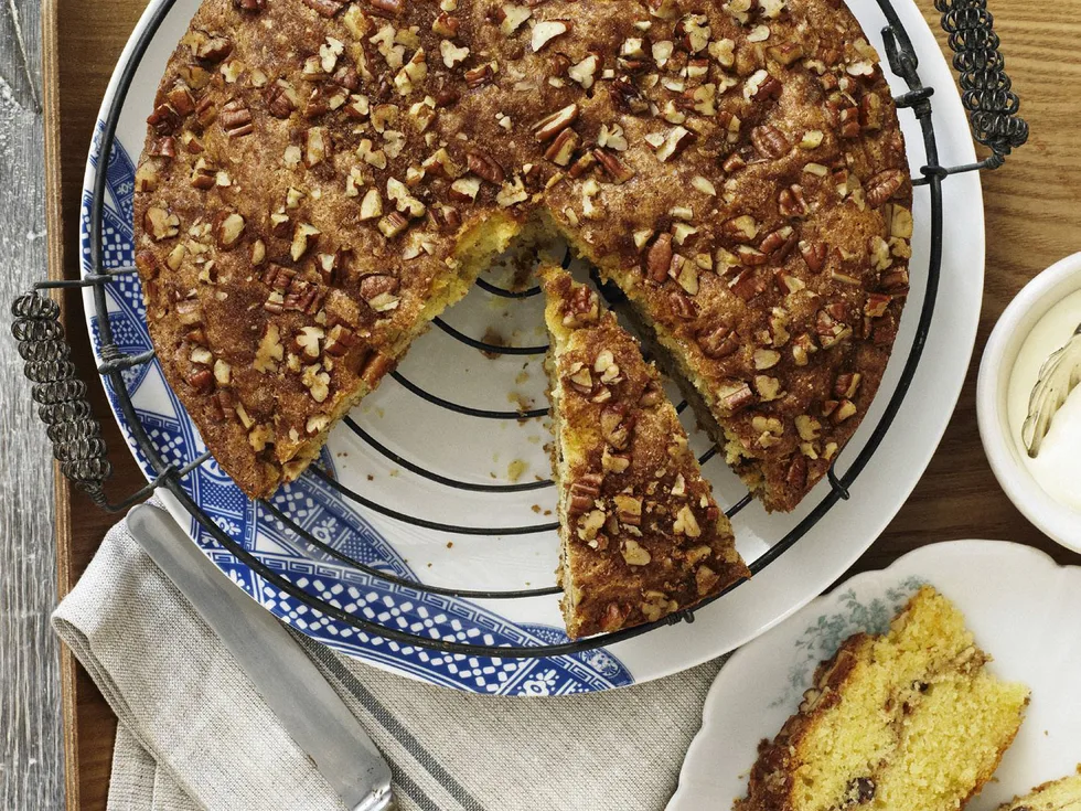 pecan sour cream cake