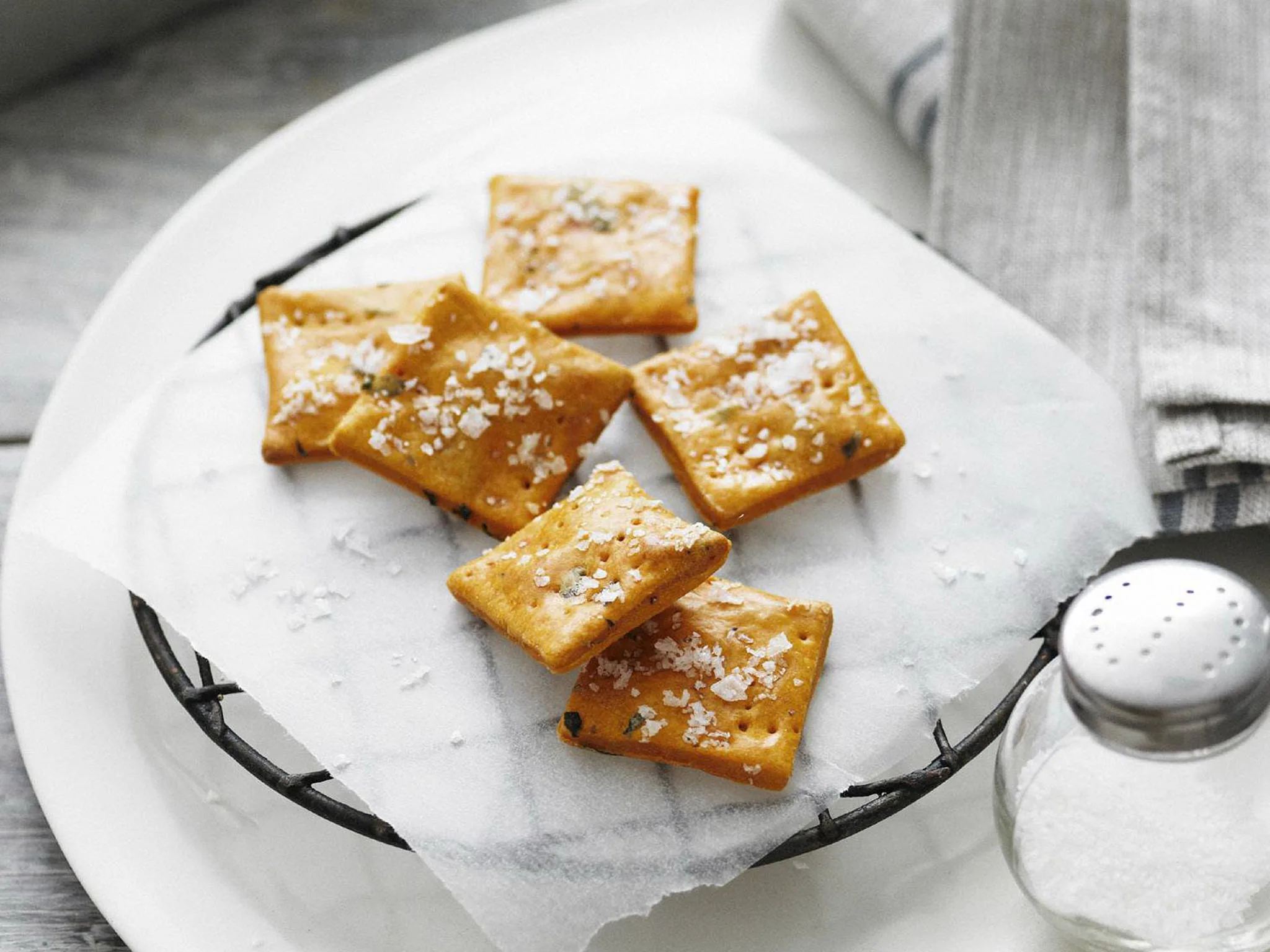 tomato basil crackers