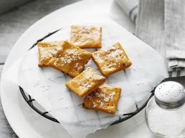 tomato basil crackers