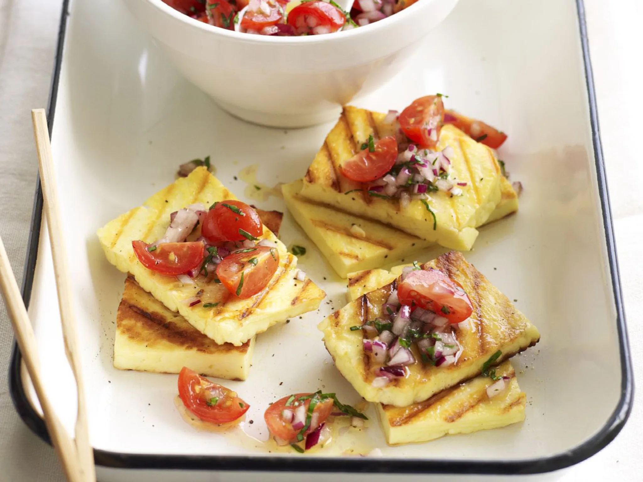 barbecued haloumi with tomato salad