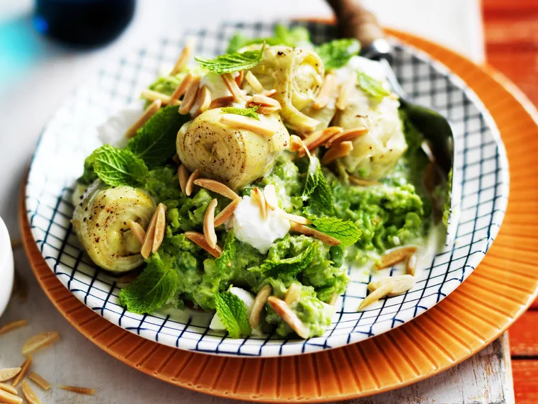 mushy fresh peas with almonds and artichokes