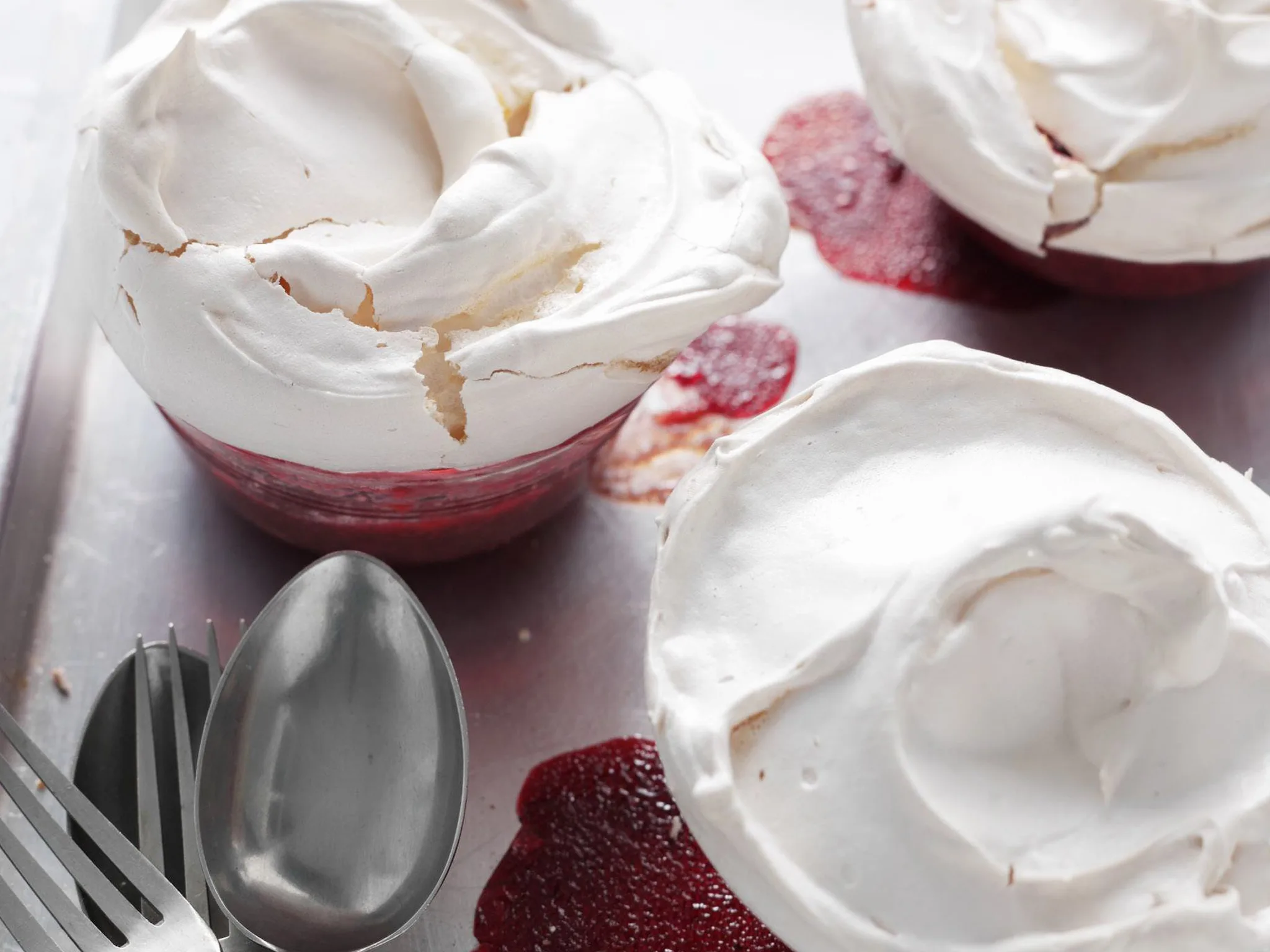 warm raspberry meringue pots