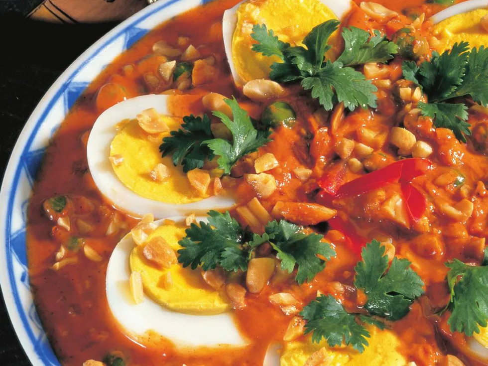 peanut curry with eggs