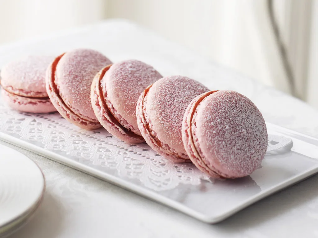 strawberry french macaroons