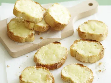 PARMESAN CHEESE CROÛTONS