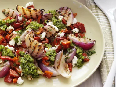 barbecued red onion, capsicum & goat's cheese with mint chimichurri