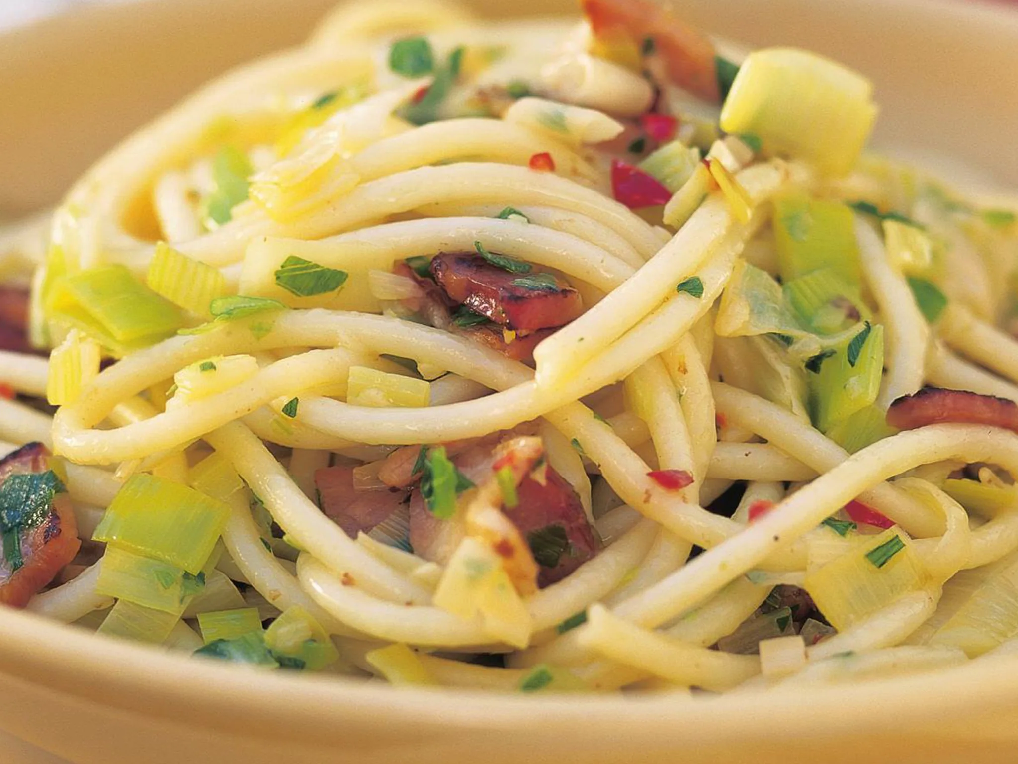 spaghetti with chilli & leek