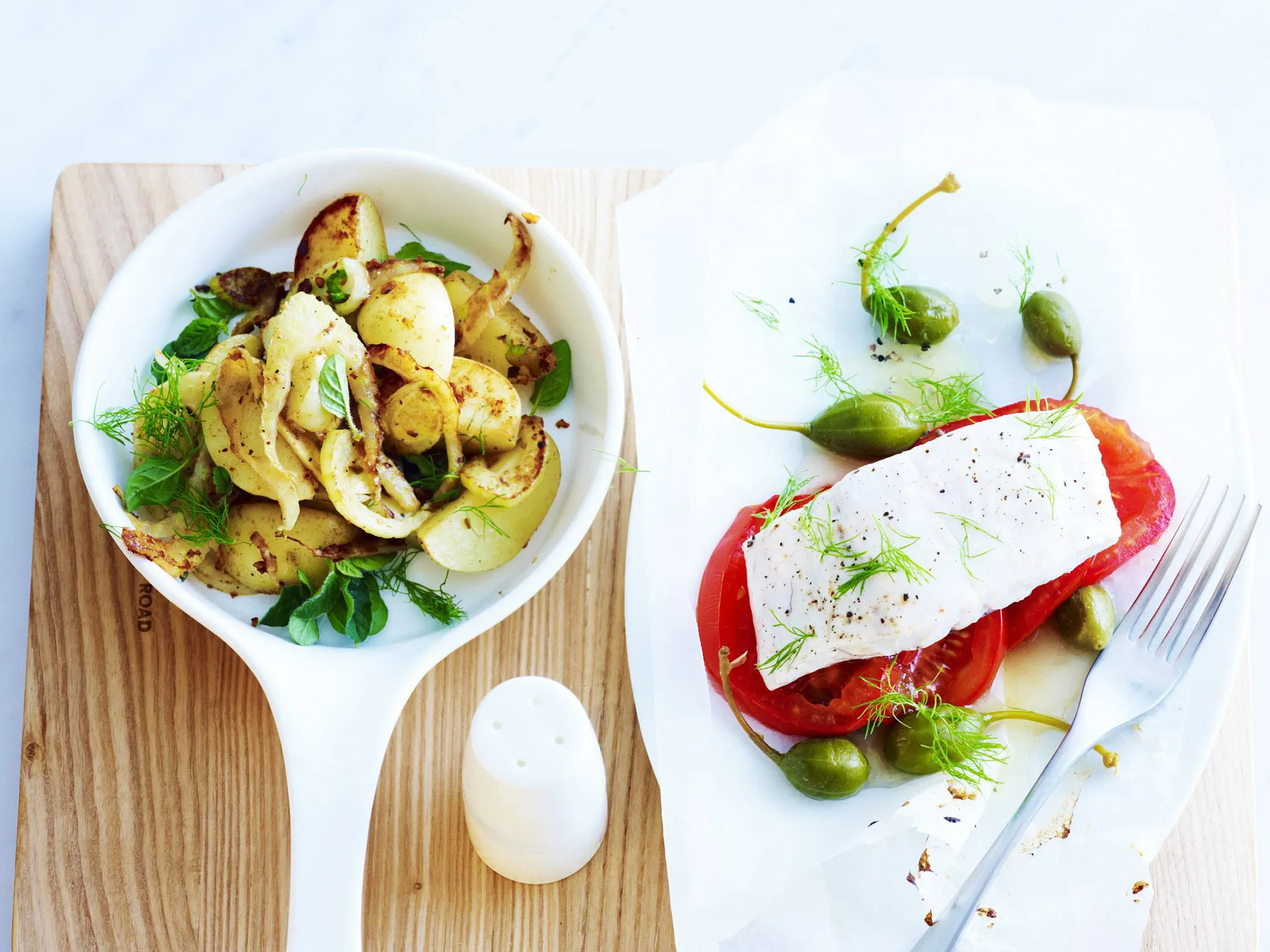 fish parcels with tomatoes and caperberries