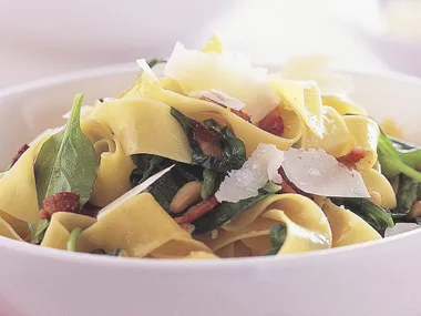 Spinach, bacon and pine nut pasta