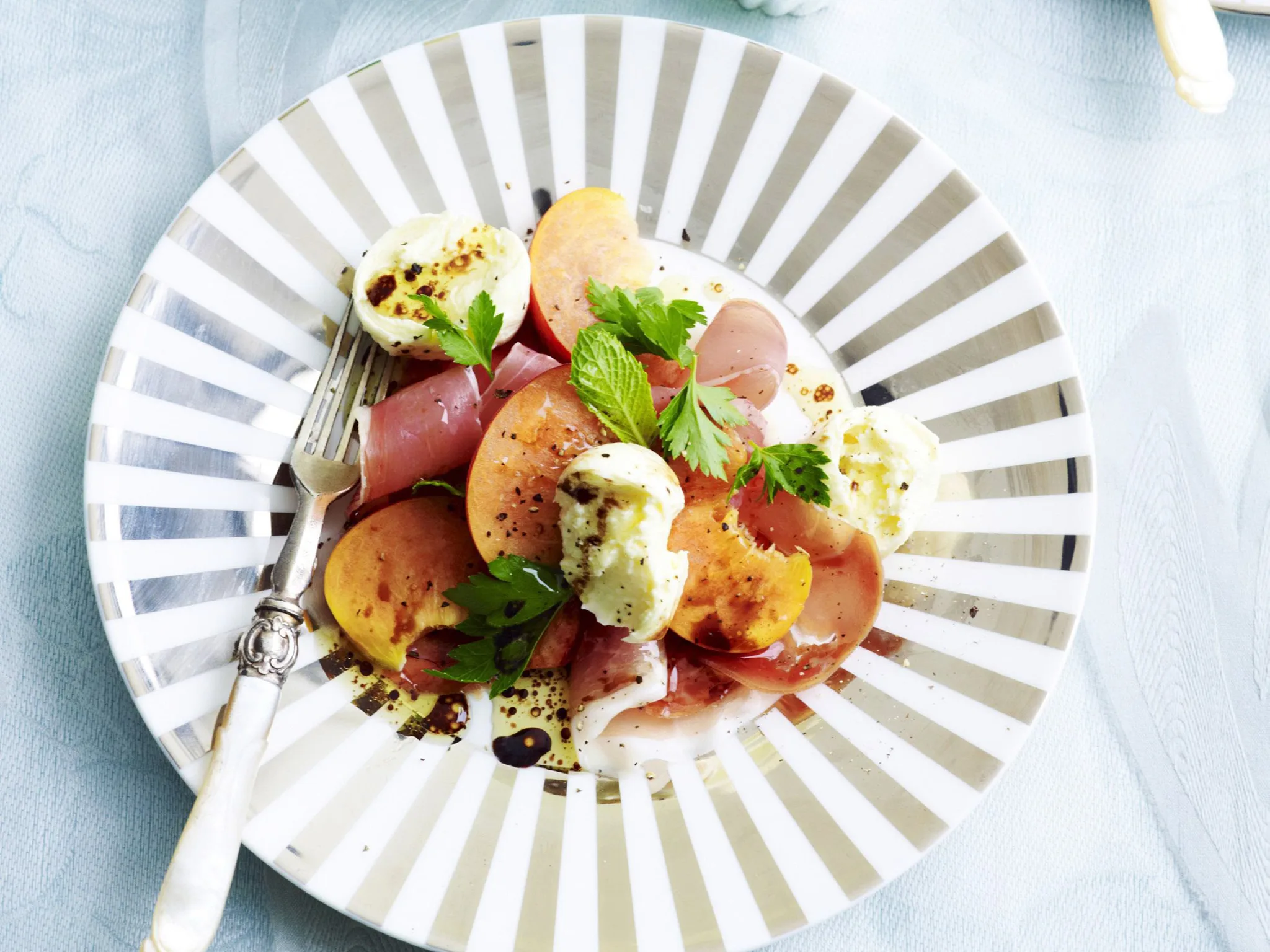 peach, prosciutto and mozzarella salad