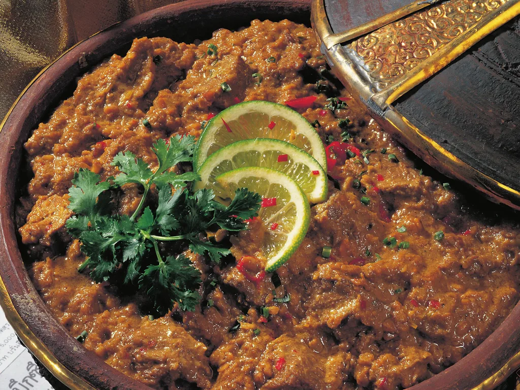 dry beef curry with onions and peanuts