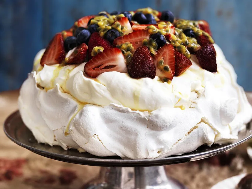 Pavlova with berries and cream | Women's Weekly Food