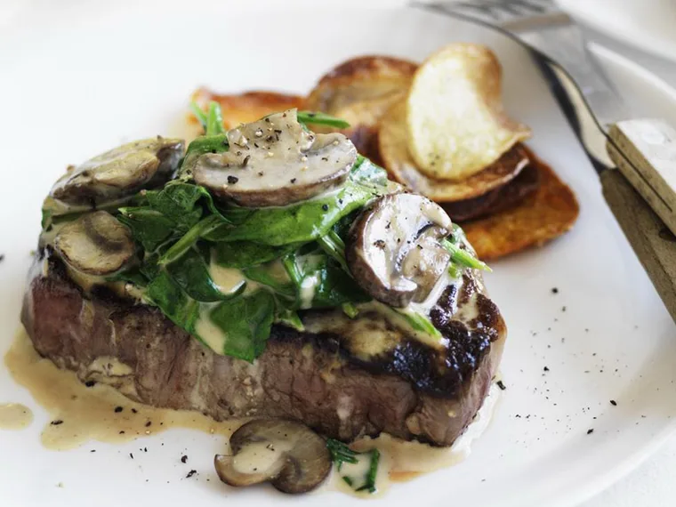 STEAK WITH VEGETABLE CHIPS