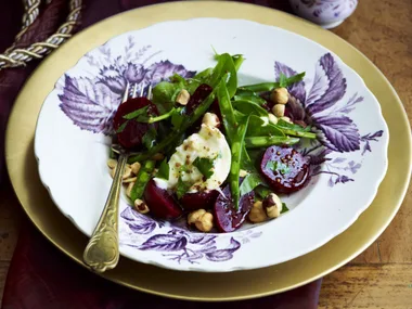 beetroot, hazelnut and spinach salad