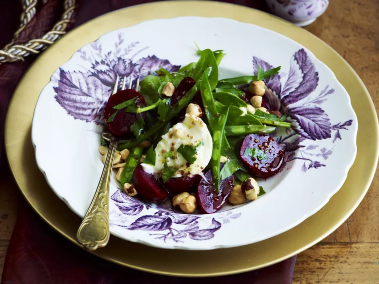 beetroot, hazelnut and spinach salad