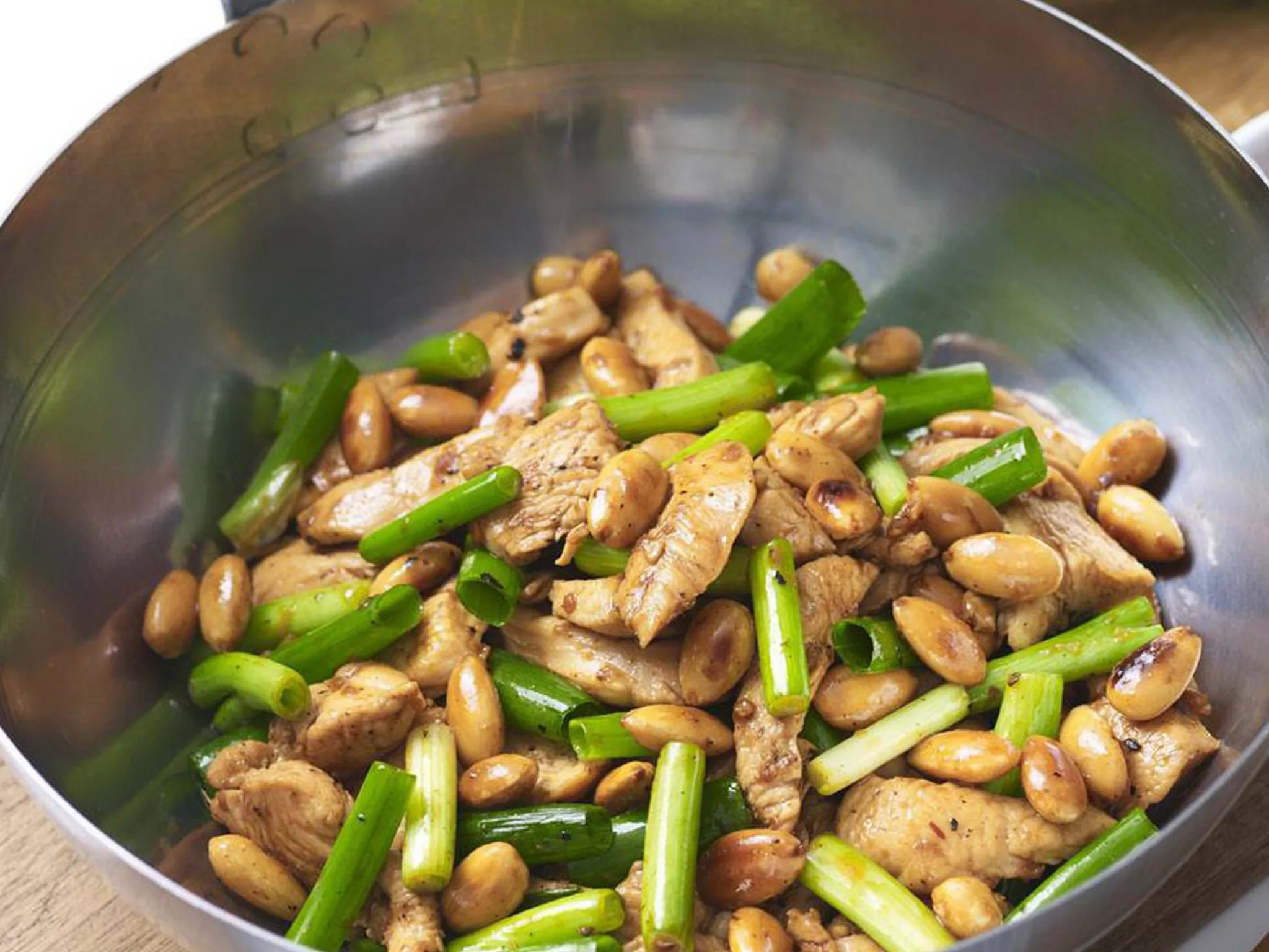 ALMOND & CHILLI CHICKEN STIR-FRY