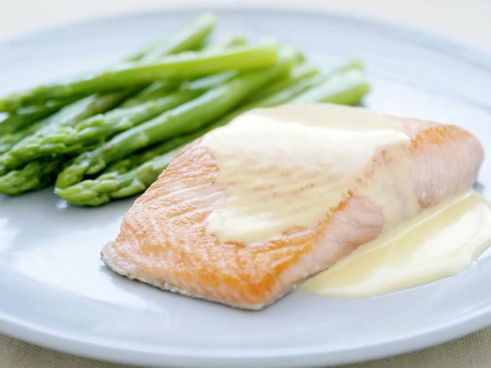 fish with creamy white wine sauce