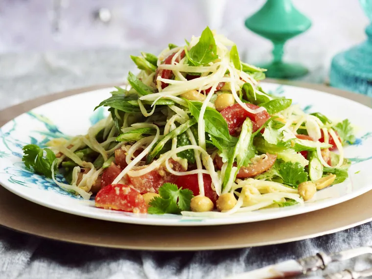 hot, sweet and sour green papaya salad