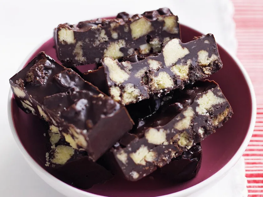 Macadamia biscuit slice | Women's Weekly Food