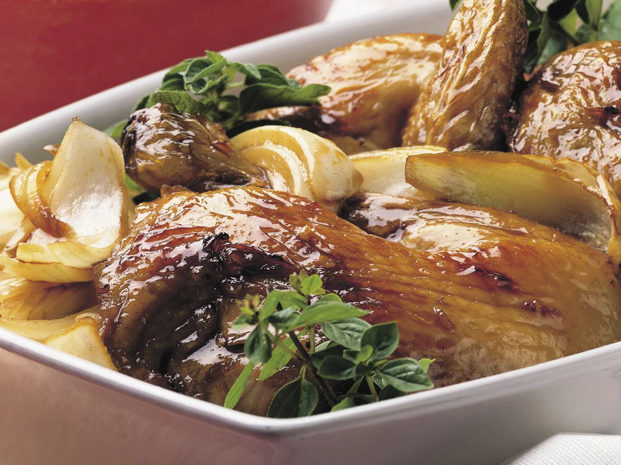 Barbecue-flavoured chicken and onions