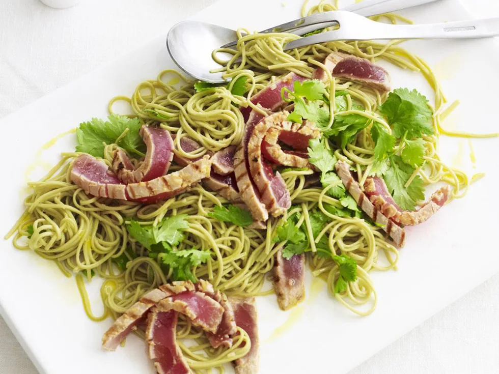 WARM TUNA & GREEN TEA NOODLE SALAD