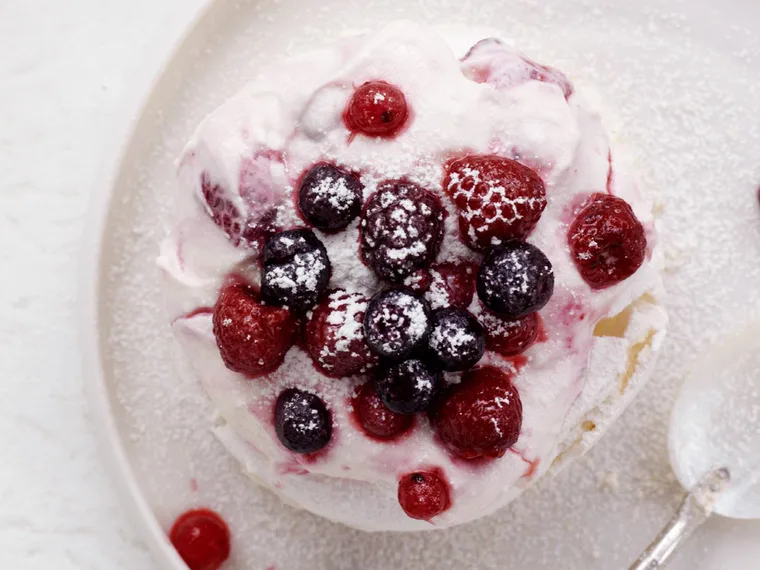 berry pavlova cheesecakes