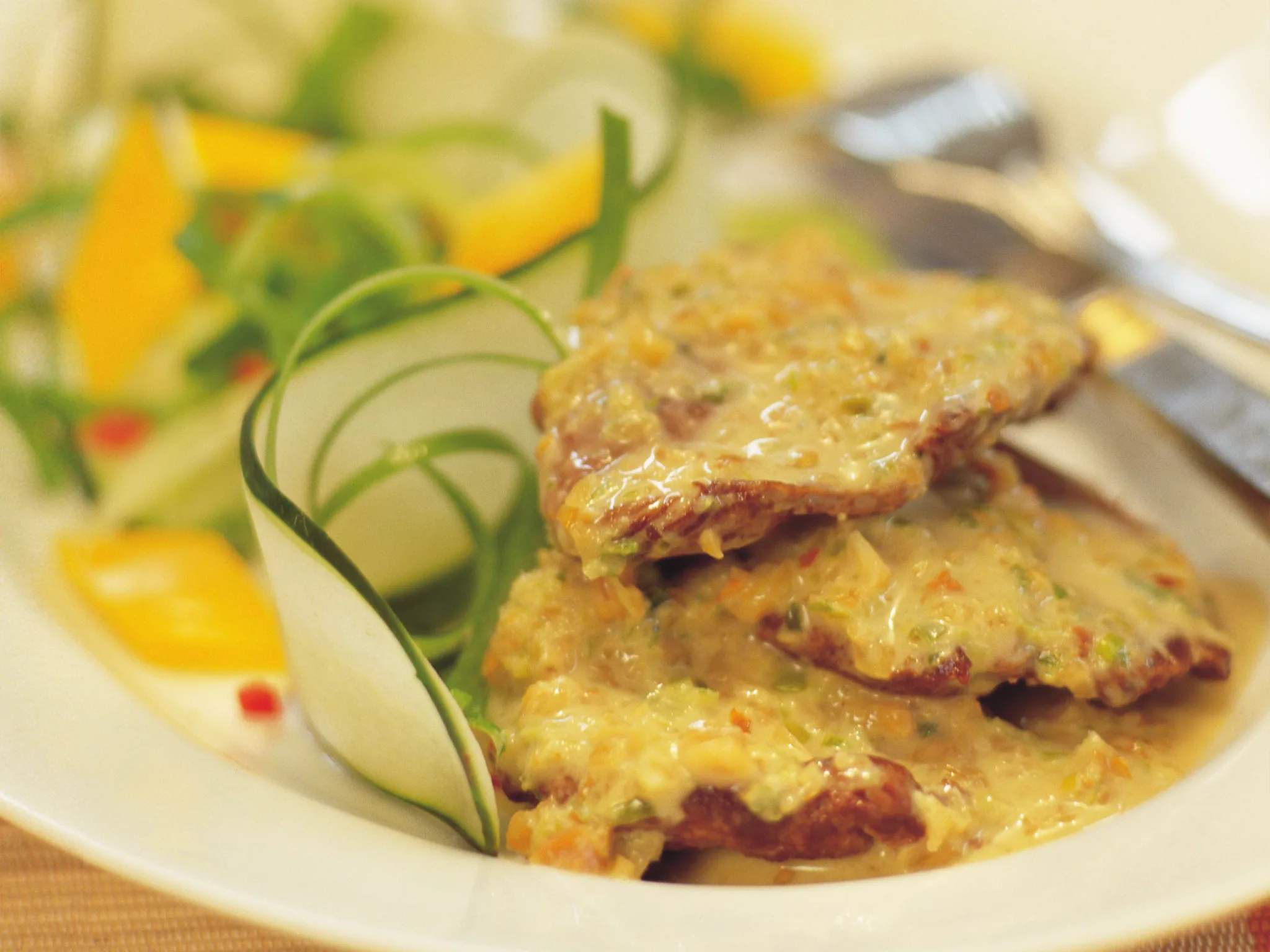 lamb fillet in chilli and coconut milk