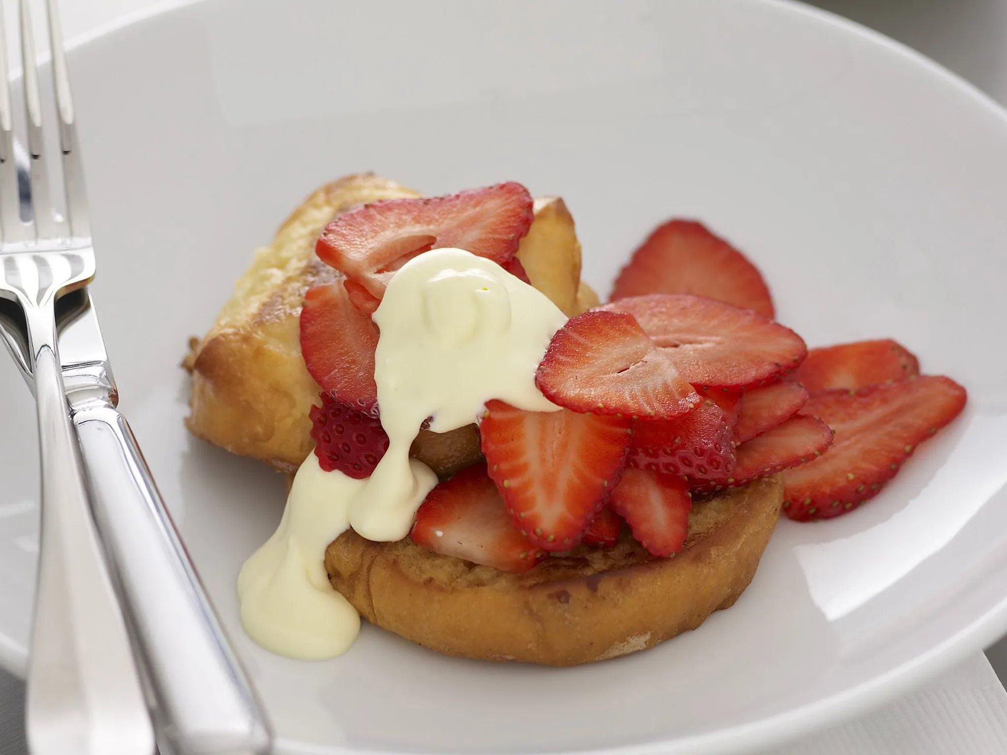 strawberries and cream on brioche