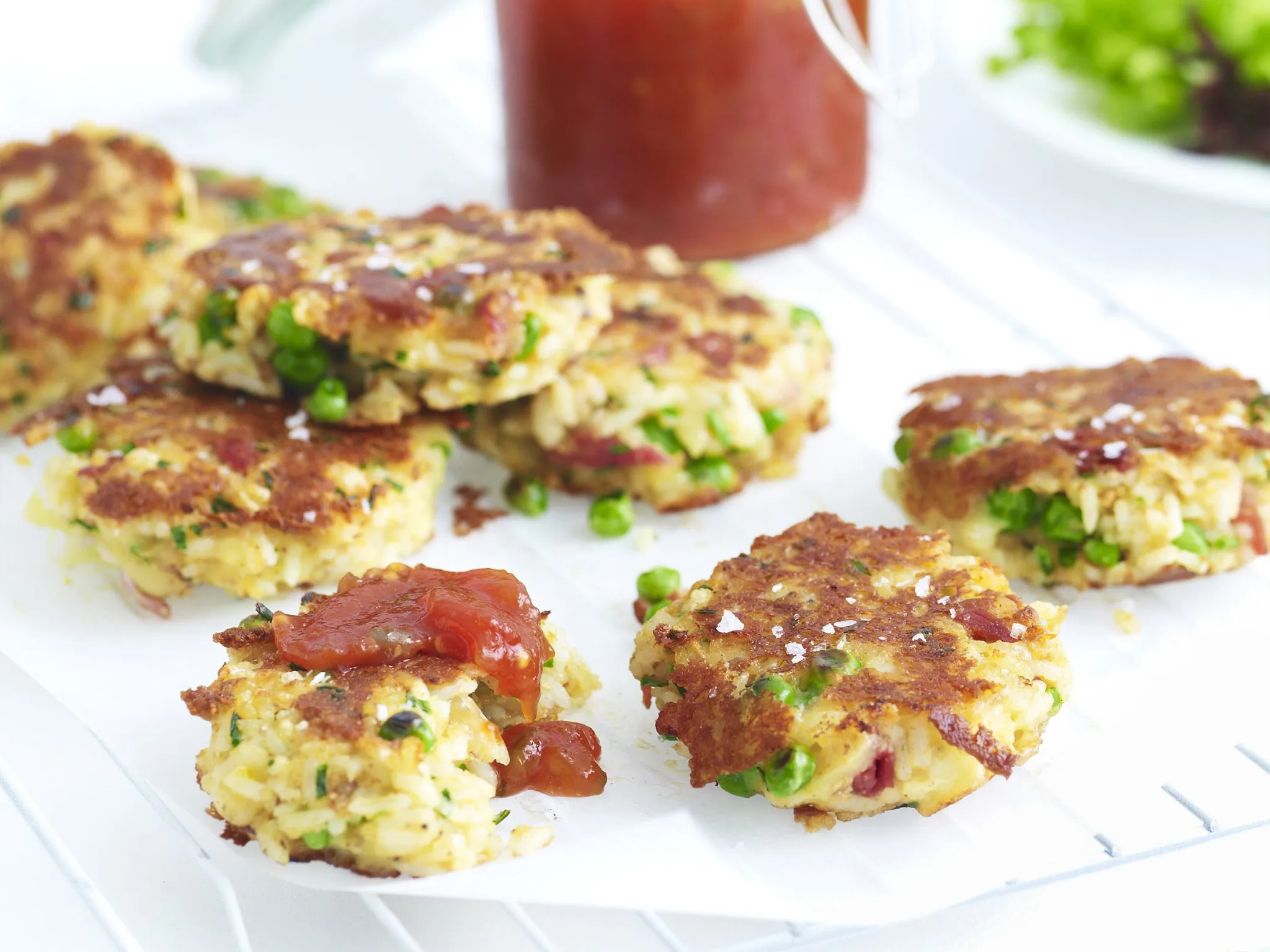 cheesy prosciutto rice cakes